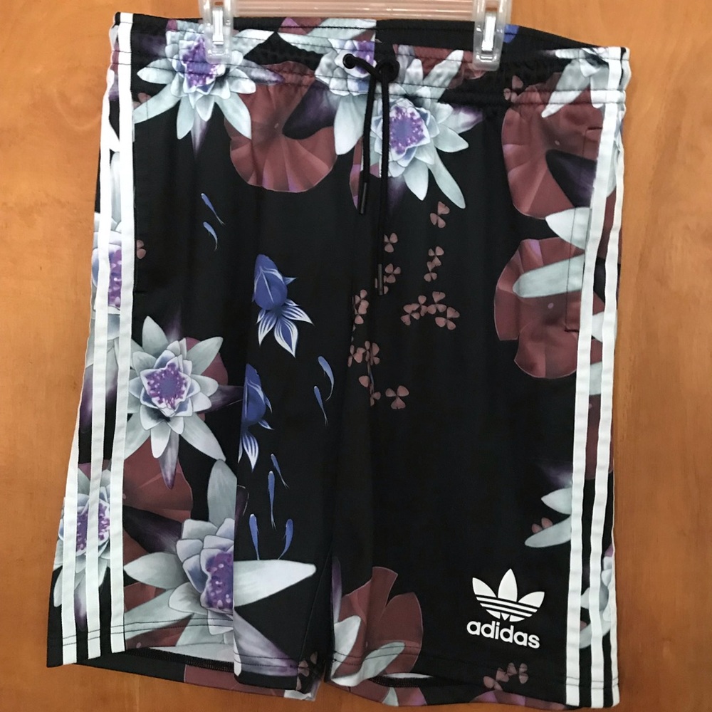 Women’s Adidas Farm Floral Lotus Shorts M